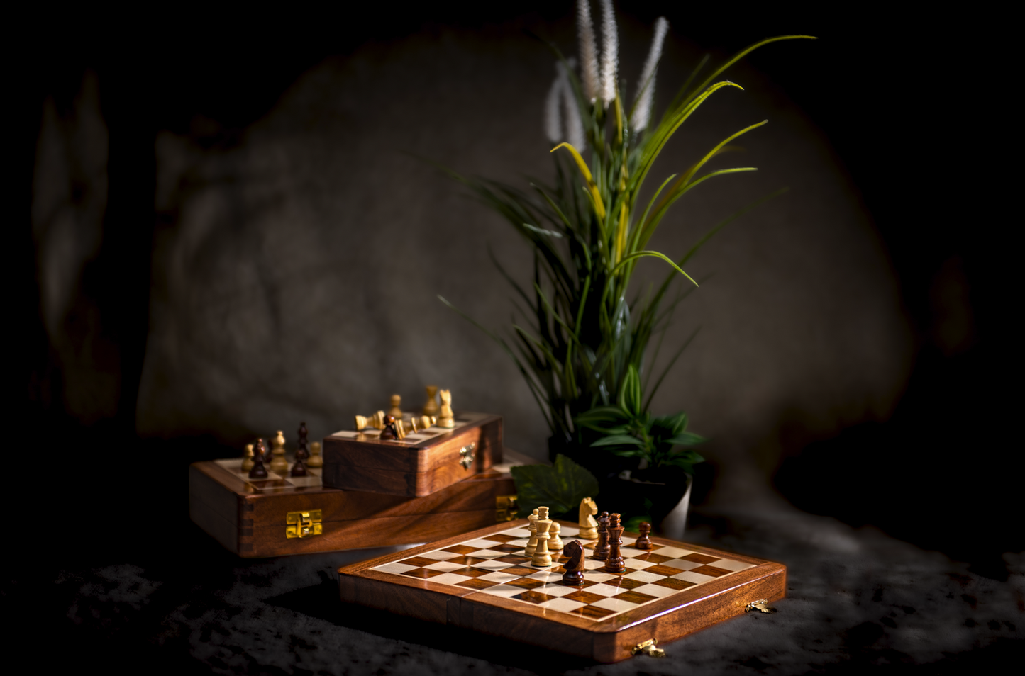 Elegant Wooden Folding Travel Chess Set 7" - Crafted from Boxwood and Rosewood